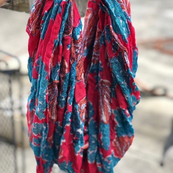 Lilly Pulitzer scarf - Picture 3 of 3